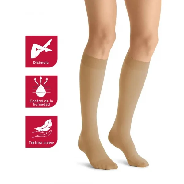Medias de compresión JOBST Opaque 20-30 mmHg hasta la rodilla, color beige natural, con ajuste cómodo y discreto.